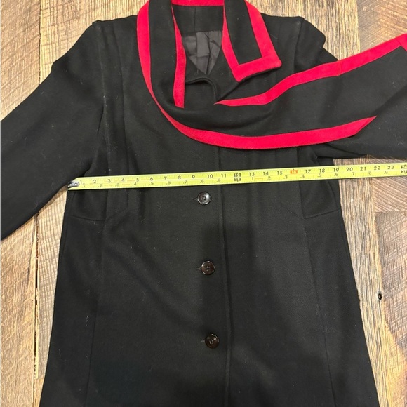 Vintage Projections Elegant Black Coat with Red Accents 100% wool - Picture 7 of 9